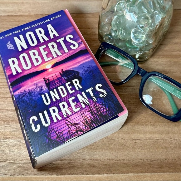 Under Currents by Nora Roberts | Romantic Suspense Paperback | Family Secrets - Picture 6 of 6